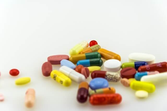 antibiotics kya hai aur nuksan in hindi जानिए एंटीबायोटिक दवाएं क्या है और इनके अंधाधुंध सेवन के हानिकारक साइड इफेक्ट्स